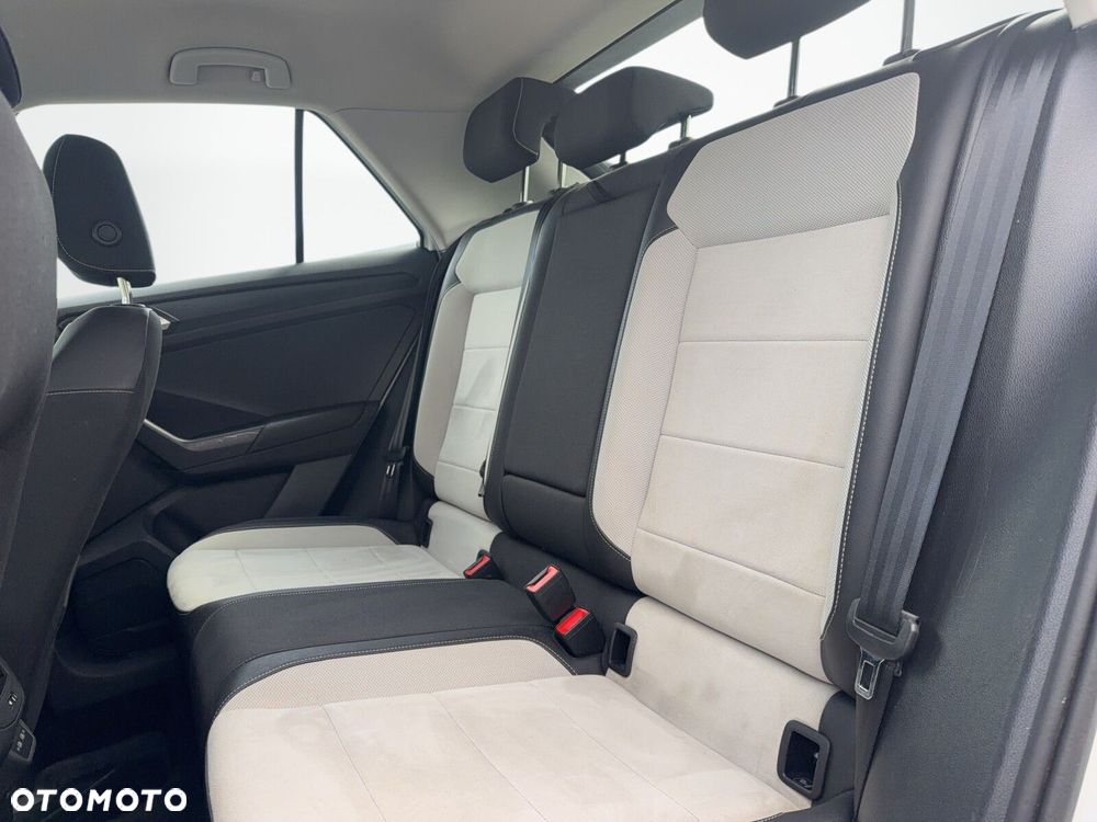 Volkswagen T-Roc - 14