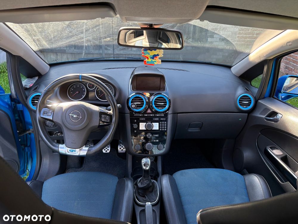 Opel Corsa 1.6T OPC - 8