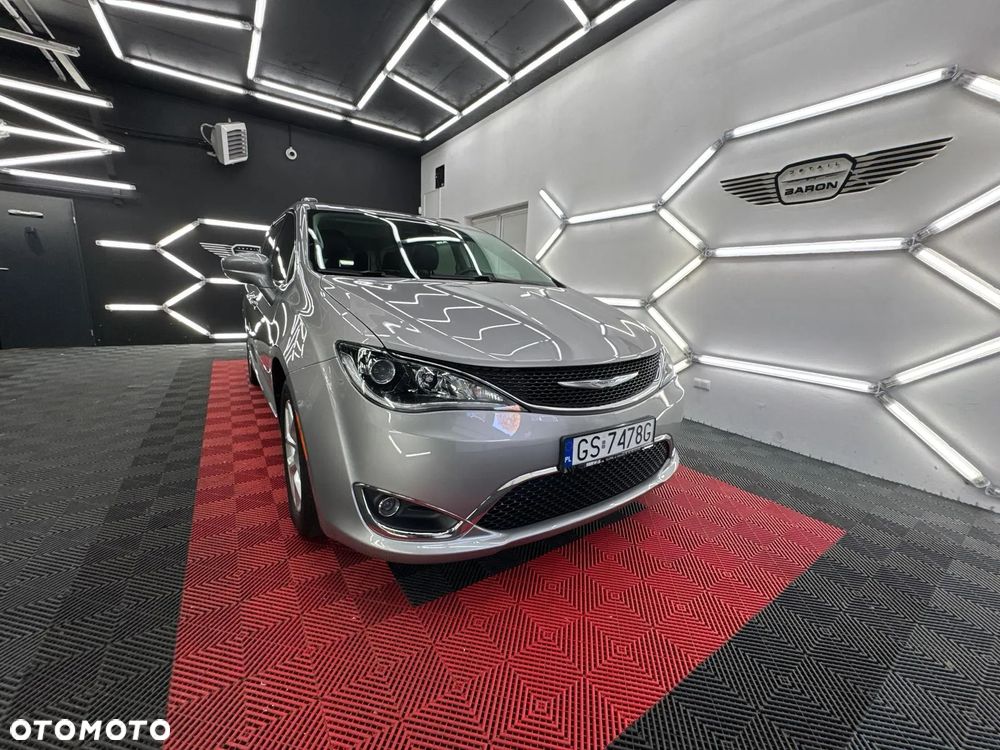 Chrysler Pacifica - 8