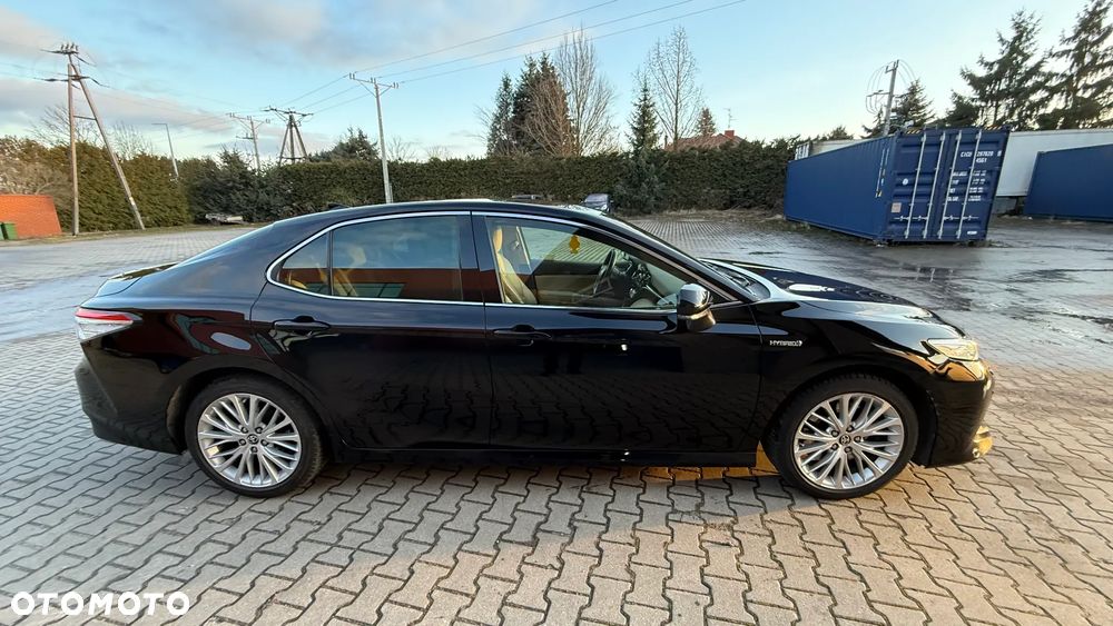 Toyota Camry 2.5 Hybrid Executive CVT - 2