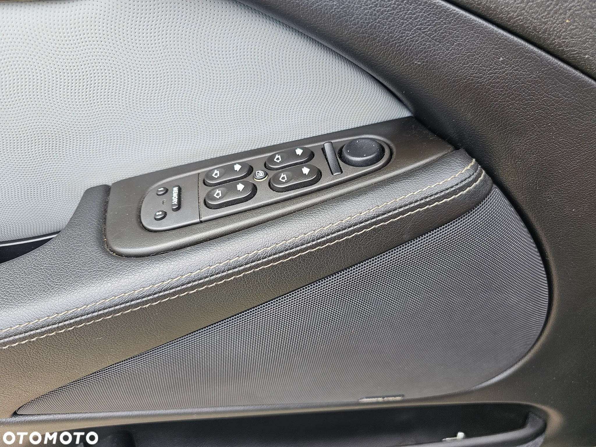 Jaguar S-Type R - 22