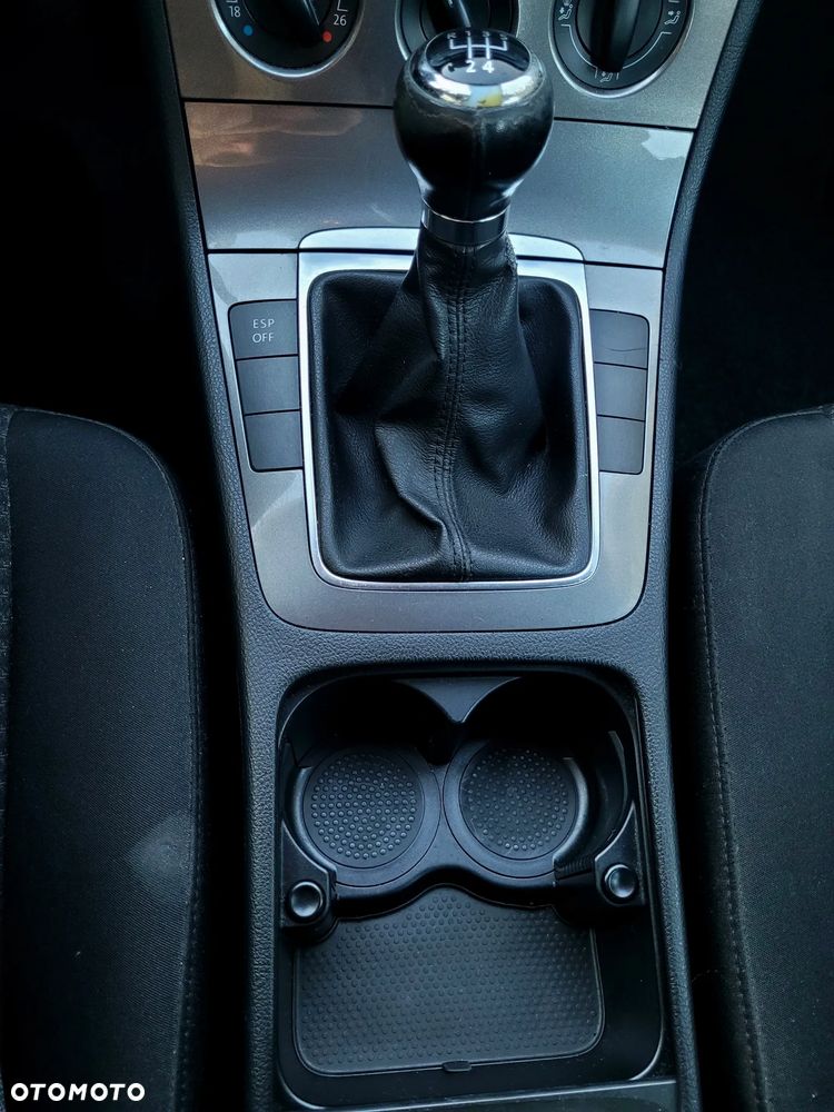 Volkswagen Passat 1.9 TDI Comfortline - 8