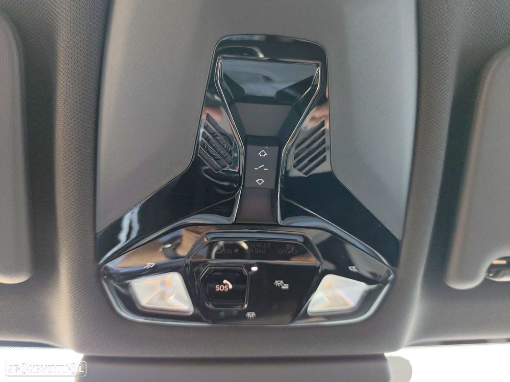 BMW iX1 eDrive20 Pack Desportivo M - 26