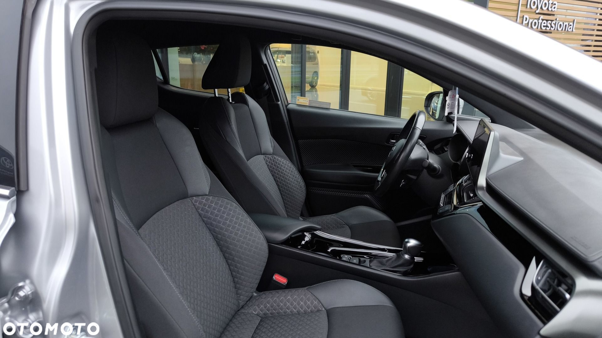 Toyota C-HR - 14