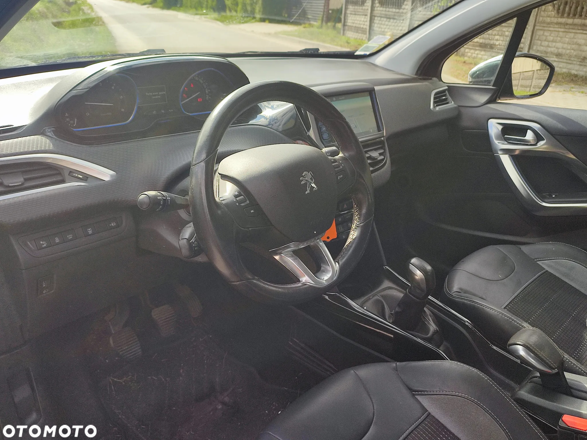 Peugeot 2008 1.6 e-HDi Allure S&S - 11