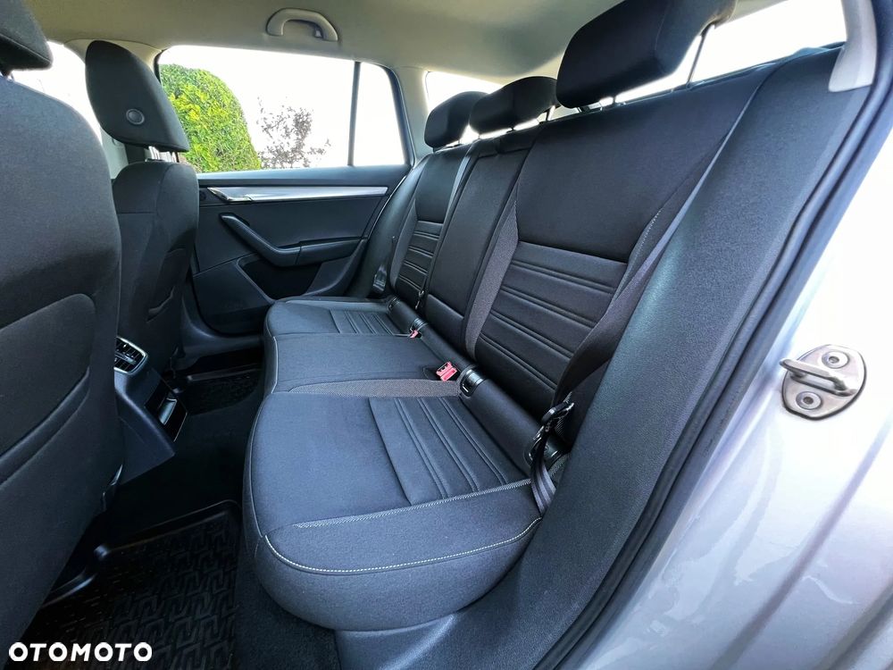 Skoda Octavia 2.0 TDI Ambition DSG - 22