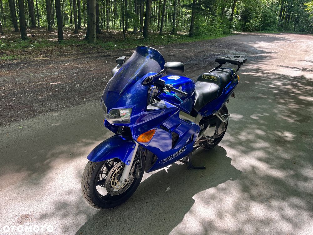 Honda VFR - 10