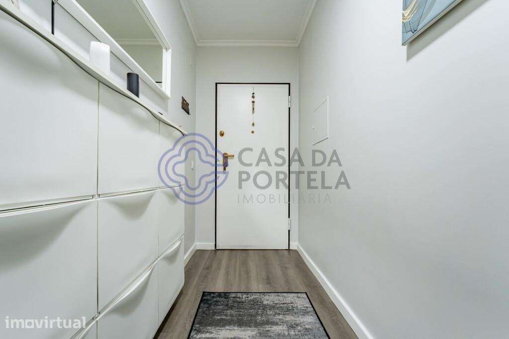 Excelente apartamento renovado com lugar de garagem e arrumo - Grande imagem: 2/25