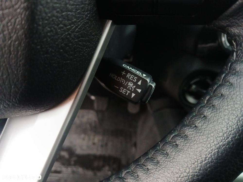 Toyota Hilux 2.8 D-4D Double Cab SR5 4x4 - 26