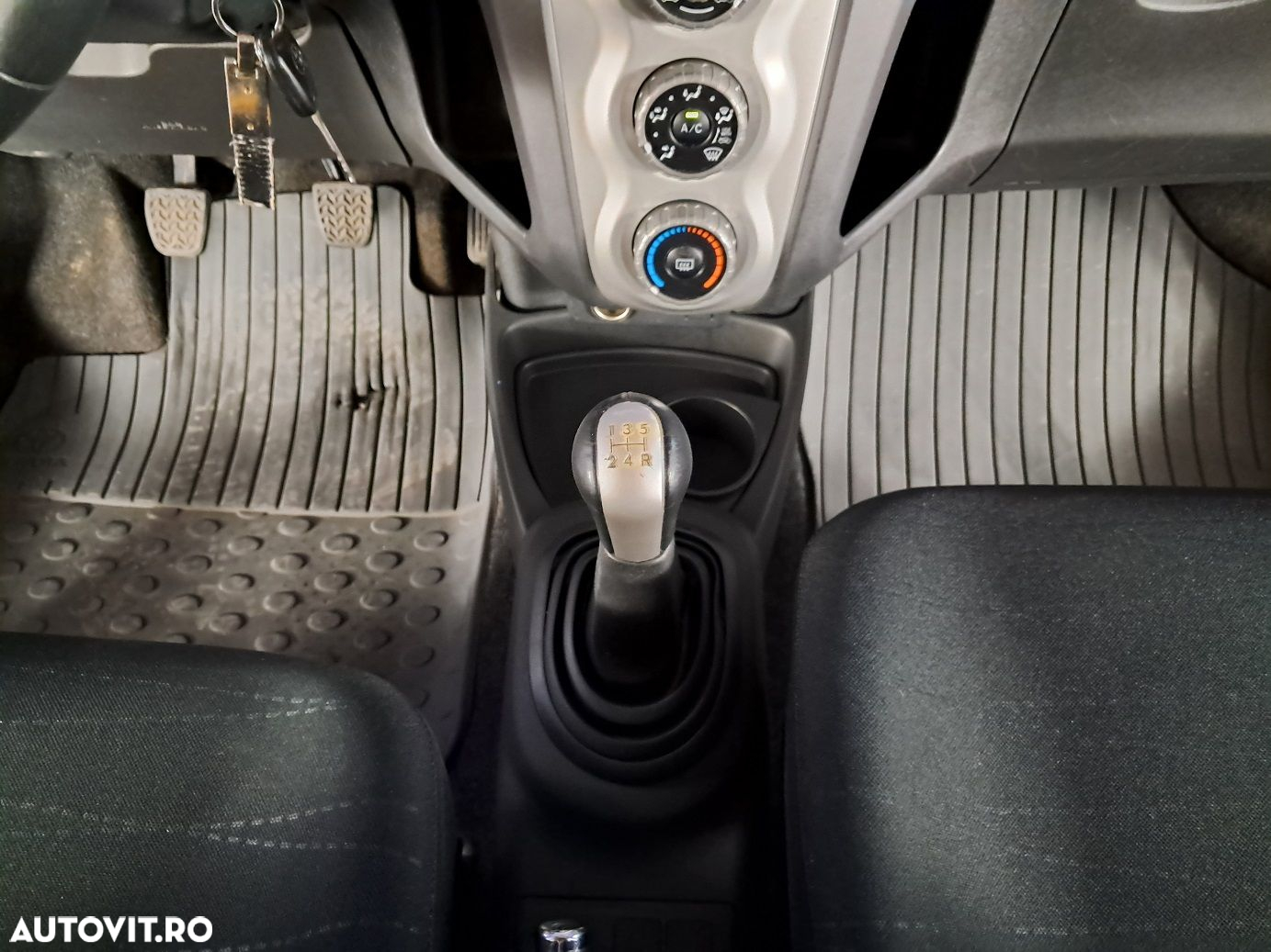 Toyota Yaris - 15
