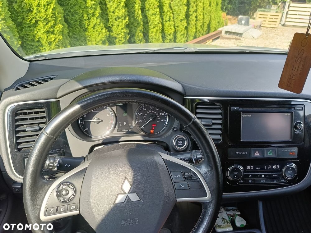 Mitsubishi Outlander - 4