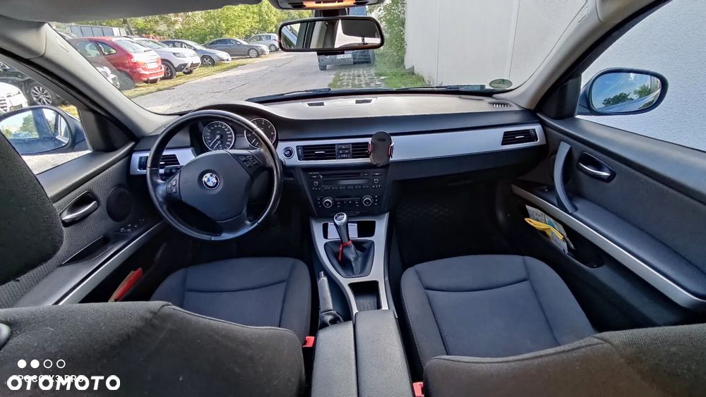 BMW Seria 3 318i - 4