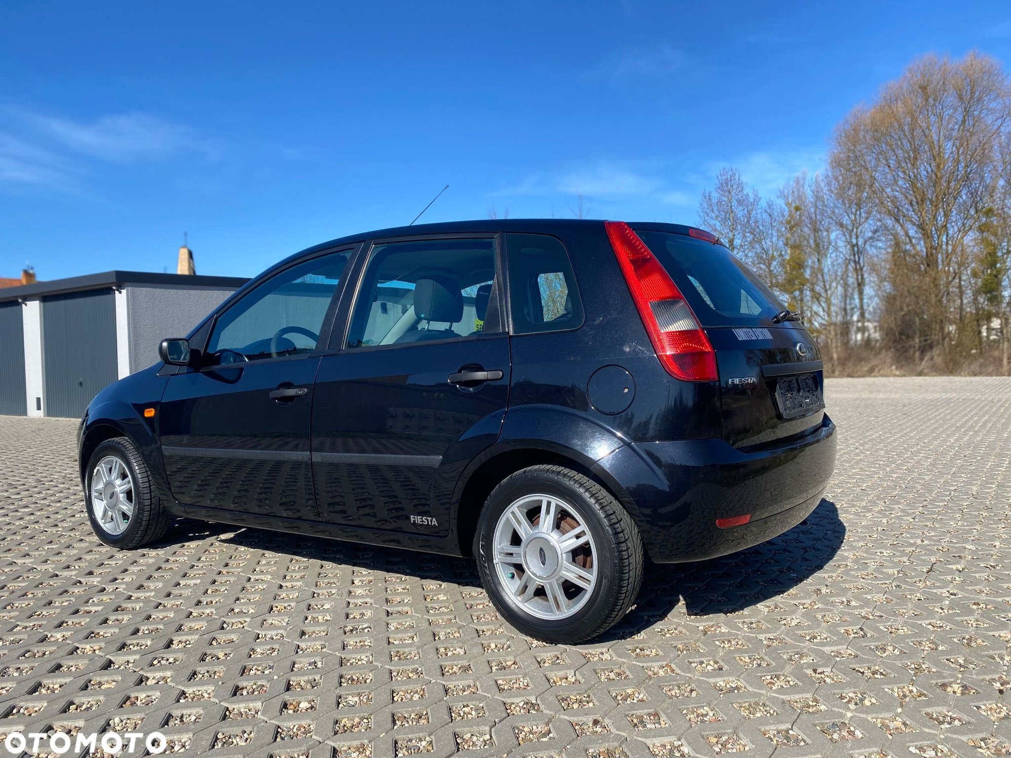 Ford Fiesta 1.3 Ambiente - 2