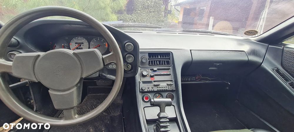 Porsche 928 - 6