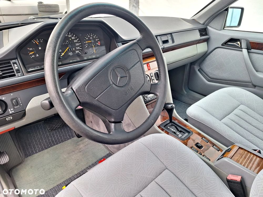 Mercedes-Benz W124 (1984-1993) - 33