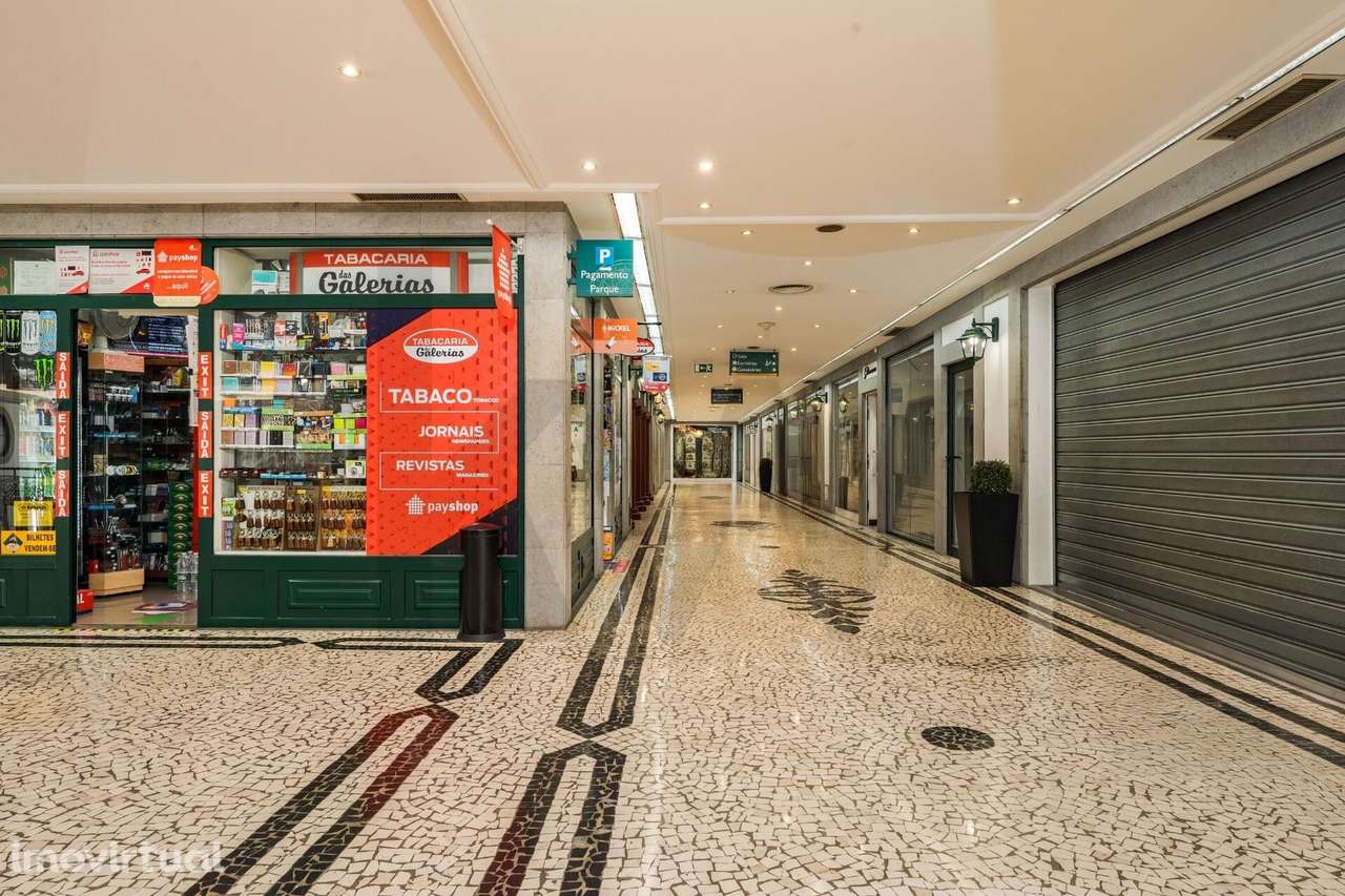 Tabacaria no Centro do Funchal - Galerias de São Lourenço - Grande imagem: 5/26