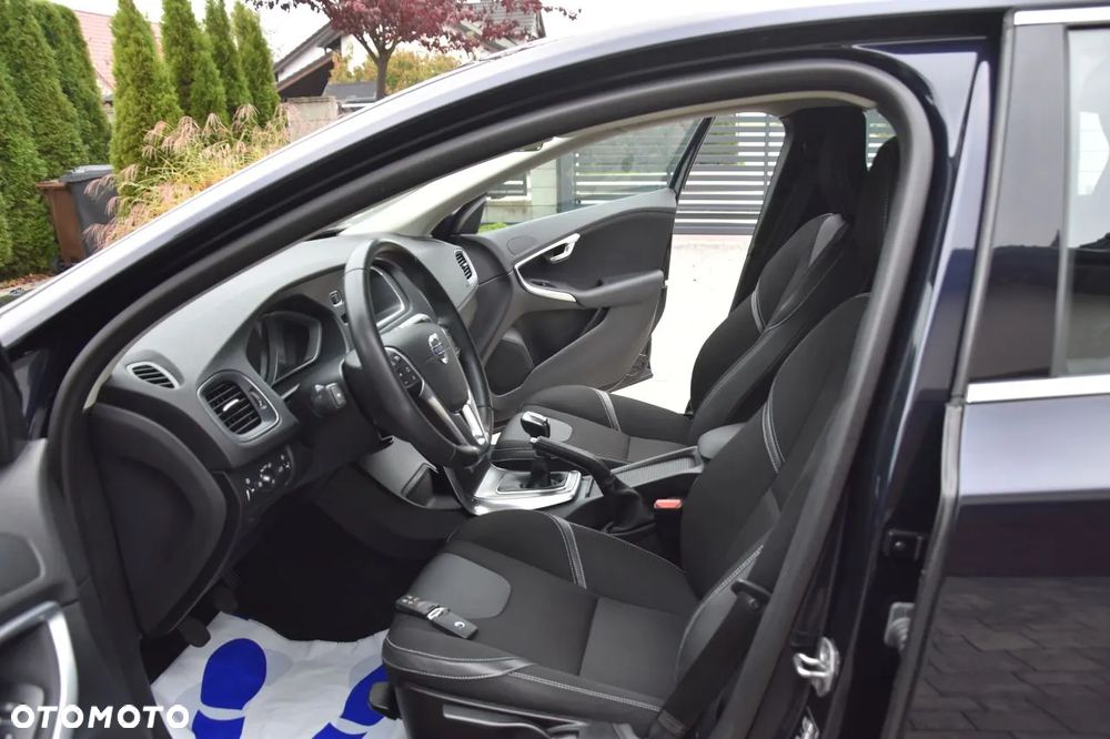 Volvo V40 D2 Momentum - 19