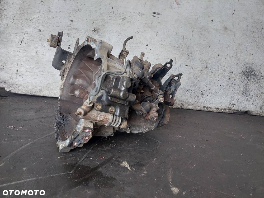 SKRZYNIA BIEGÓW TOYOTA AVENSIS VERSO I 2.0 D4D MANUAL 5 BIEGÓW - 2