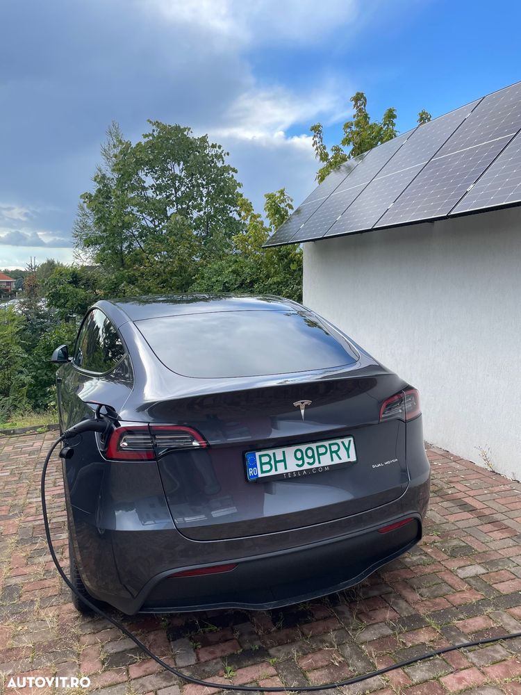 Tesla Model Y - 4