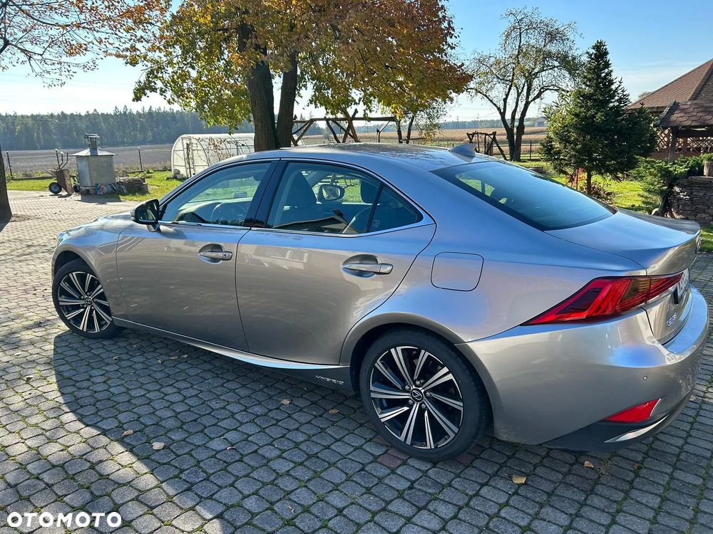 Lexus IS 300h Executive Line - 23