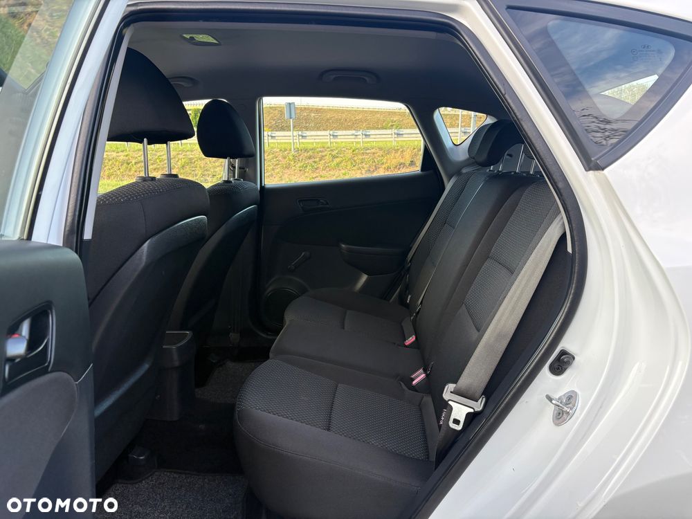 Hyundai i30 1.4 Base + - 25