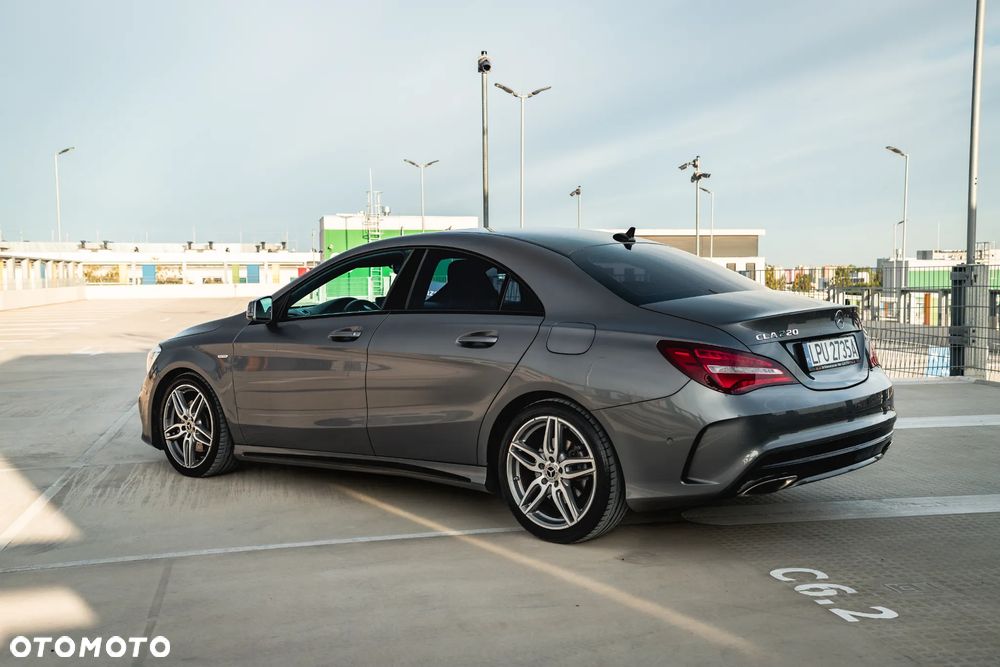 Mercedes-Benz CLA 220 4-Matic AMG Line - 4