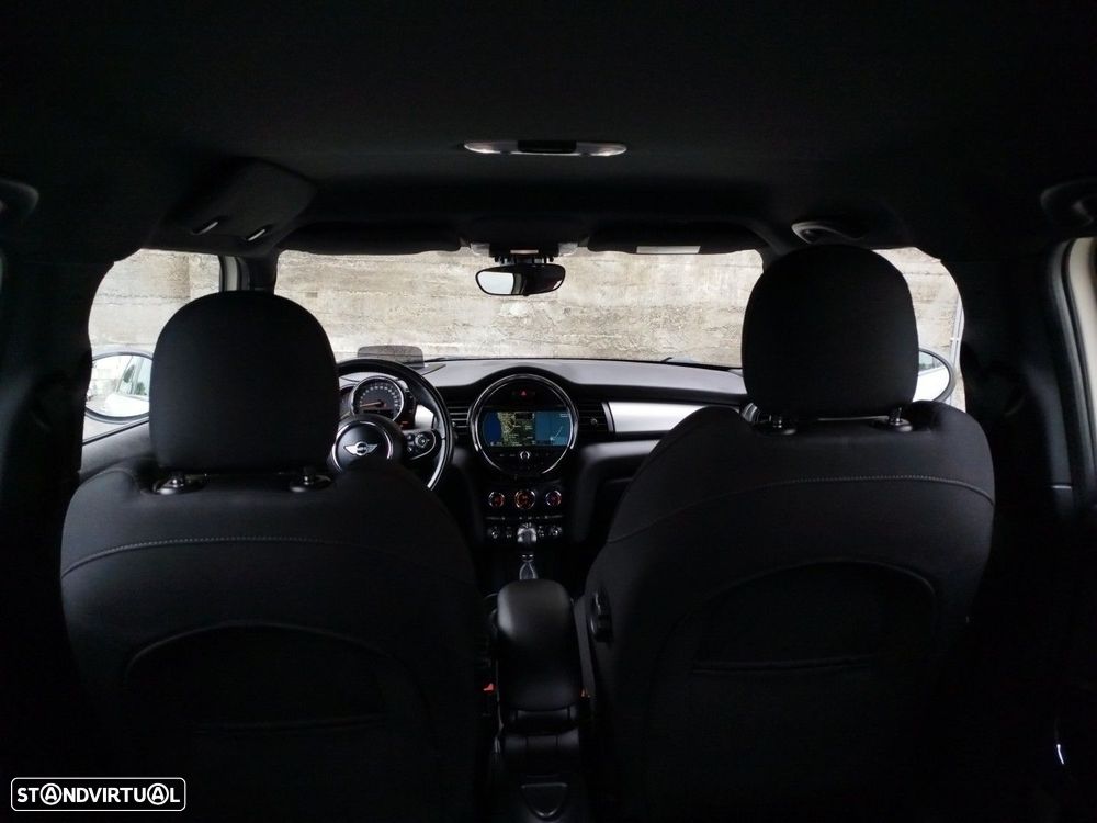 MINI 5 Portas Cooper D Auto - 21