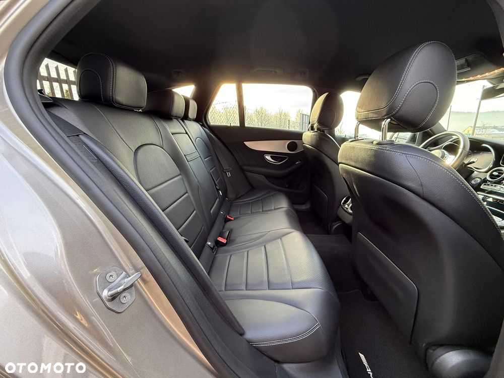 Mercedes-Benz Klasa C 180 9G-TRONIC AMG Line - 33