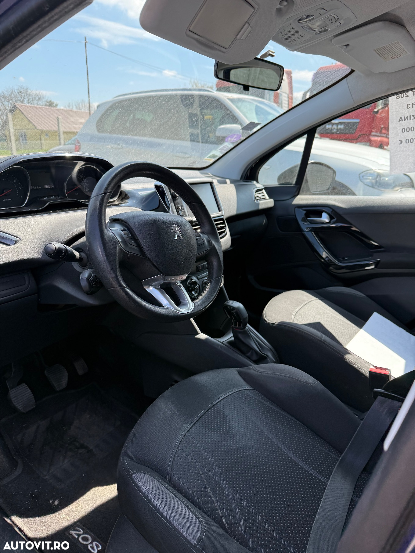 Peugeot 208 1.2 L PureTech Active - 10