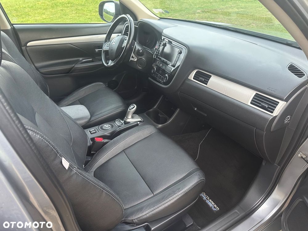 Mitsubishi Outlander Instyle NAVI + - 16