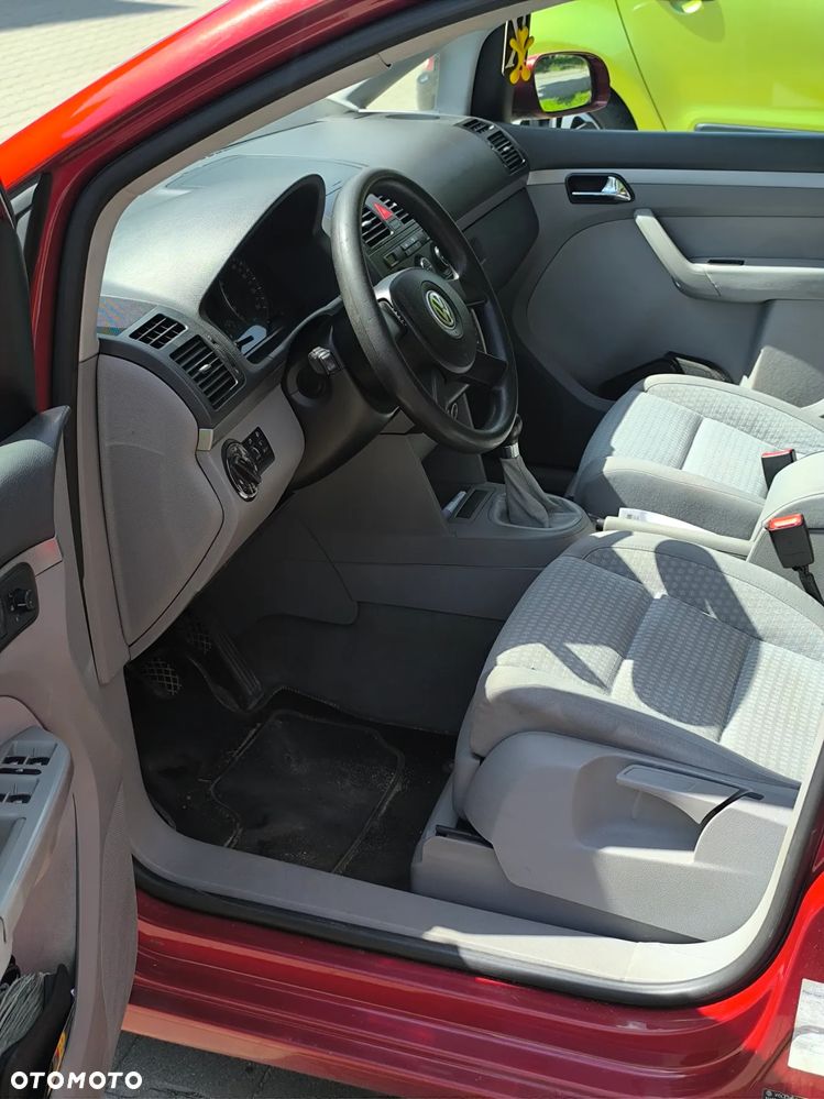 Volkswagen Touran - 11