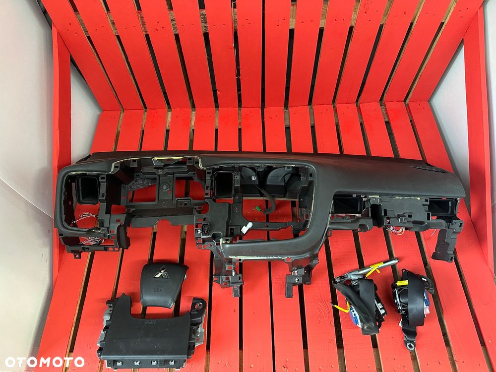 DESKA ROZDZIELCZA konsola kokpit pulpit poduszki airbag pasy KOMPLET ORYGINALNY Mitsubishi Outlander 3  Komplet  GDYNIA - 1