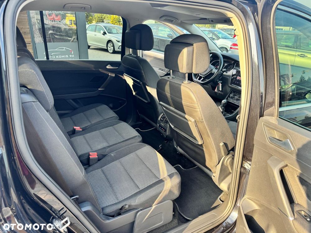 Volkswagen Touran - 28