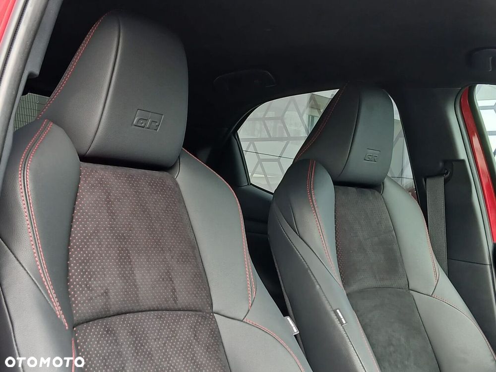 Toyota Yaris Hybrid 1.5 GR Sport - 27