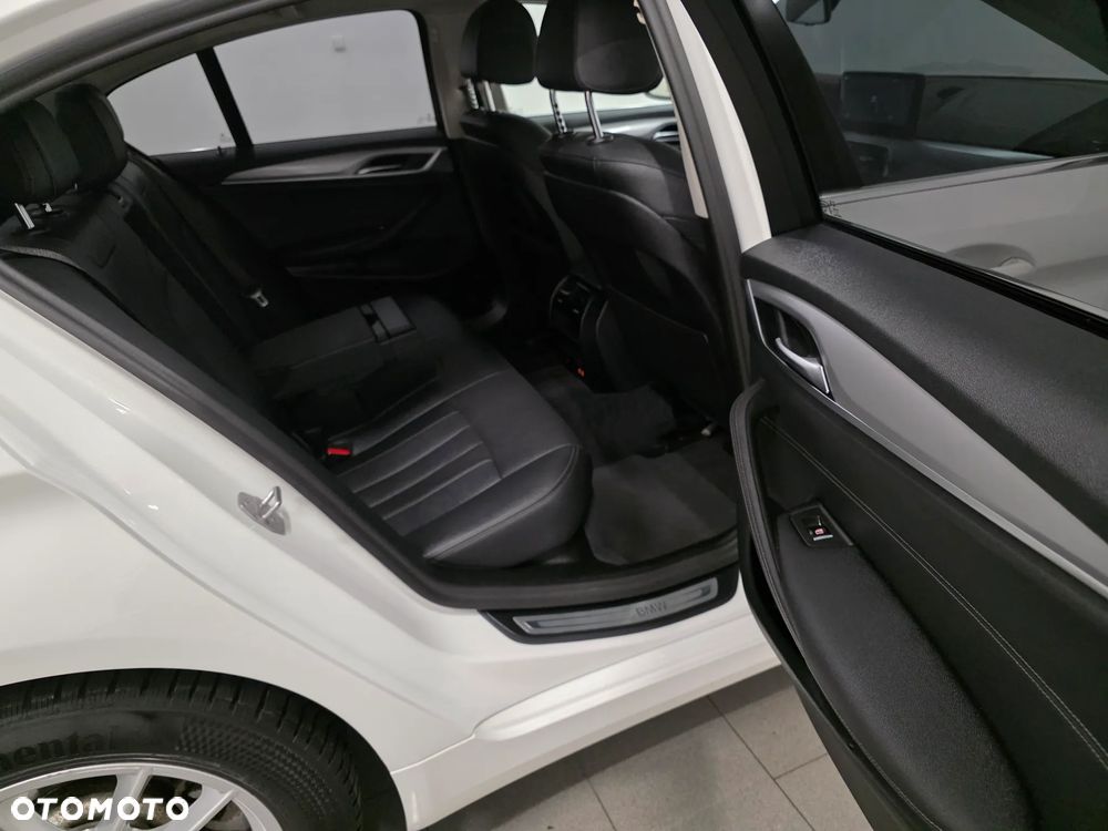 BMW Seria 5 518d mHEV Luxury Line sport - 31
