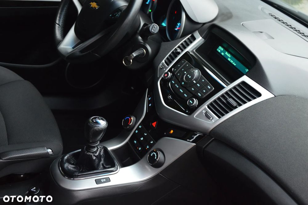 Chevrolet Cruze 1.8 LT+ - 29