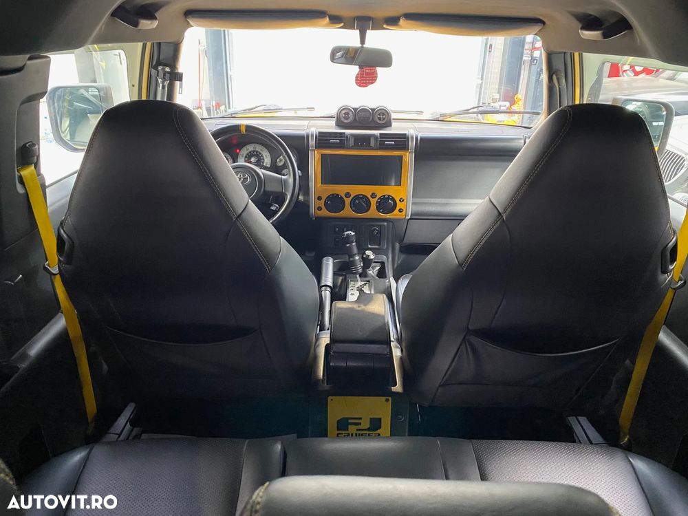 Toyota FJ - 18