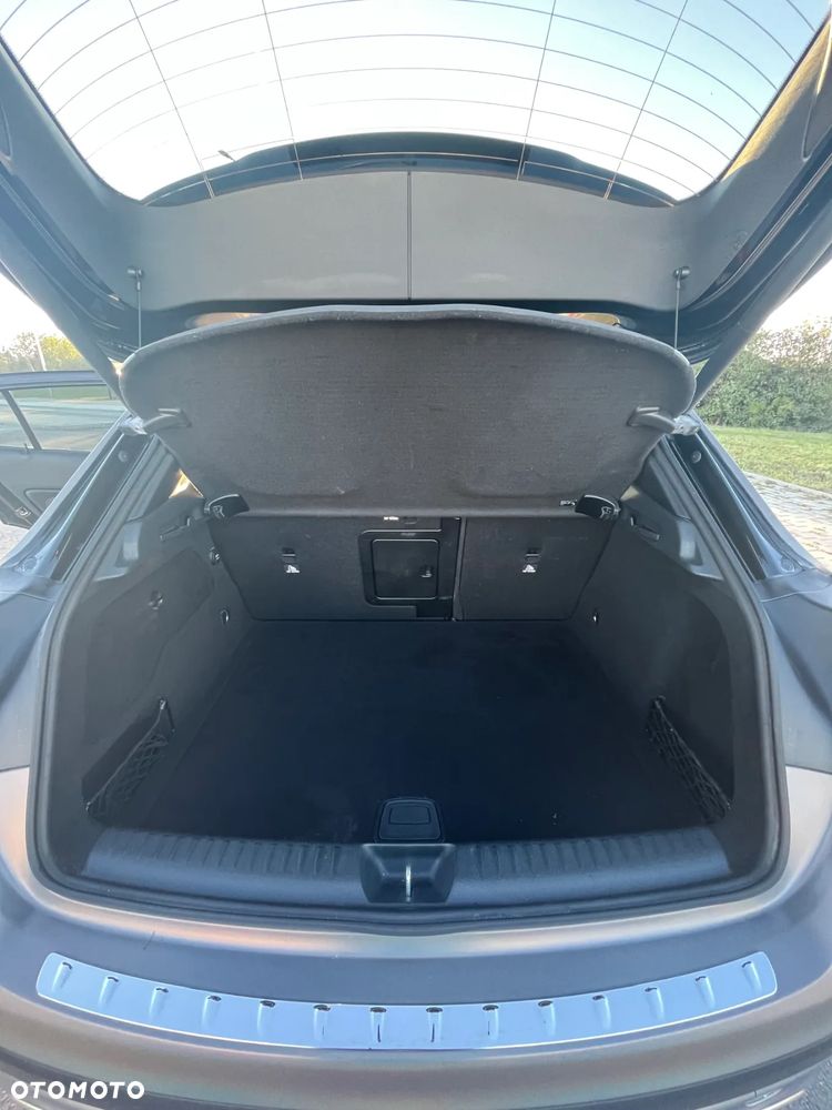 Mercedes-Benz GLA 250 4Matic 7G-DCT - 17