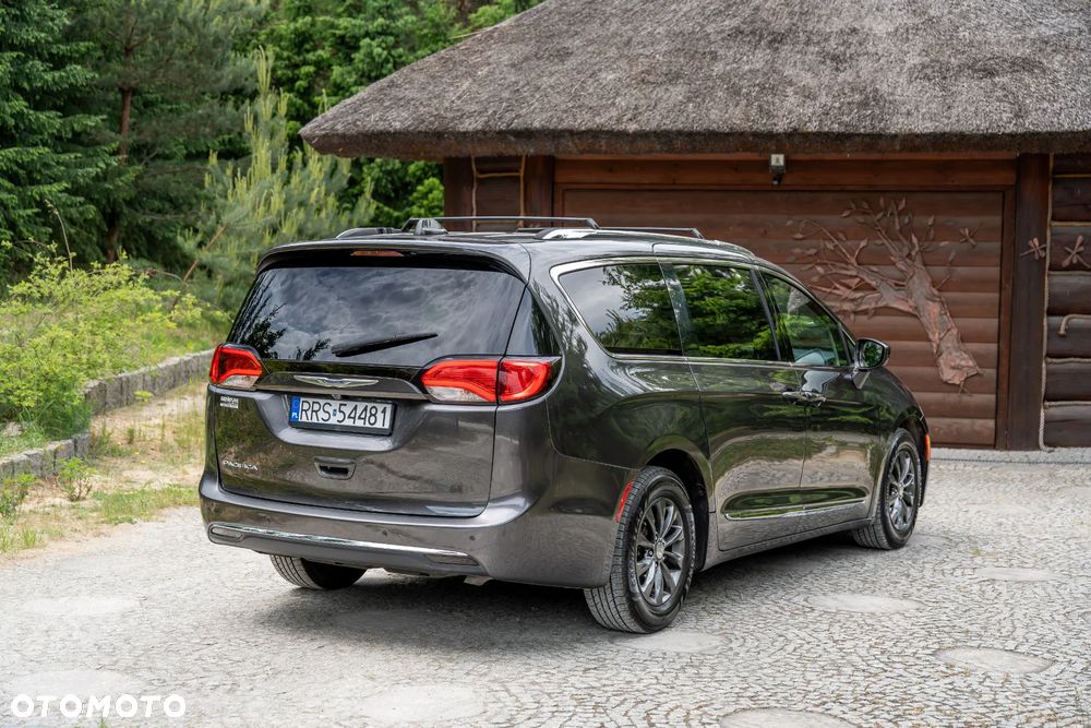 Chrysler Pacifica - 5