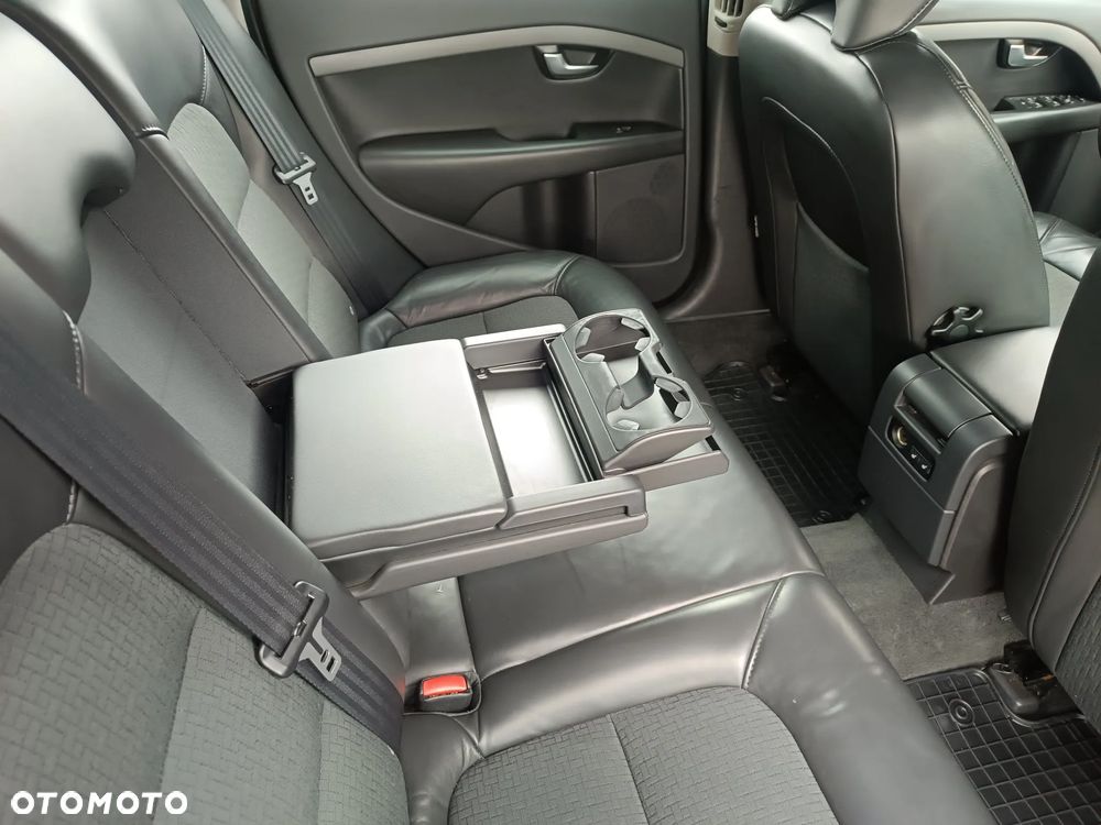Volvo V70 2.4D Momentum - 33