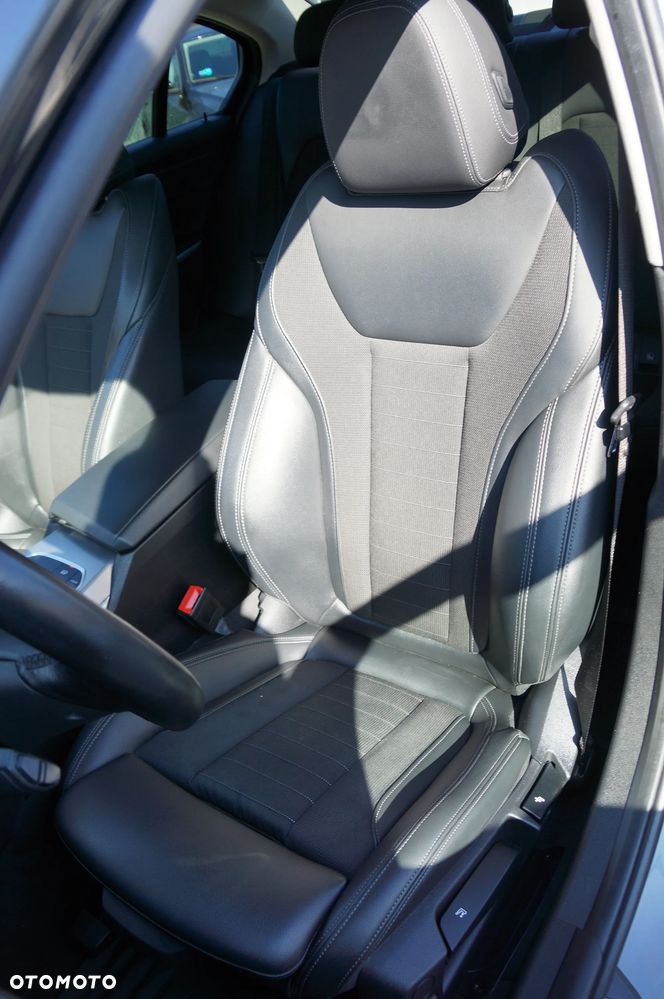 BMW Seria 3 320d xDrive Sport Line - 28
