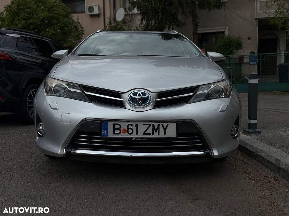 Toyota Auris 1.8 L VVT-i HSD Luna - 1