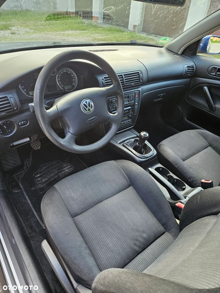 Volkswagen Passat 1.6 - 13