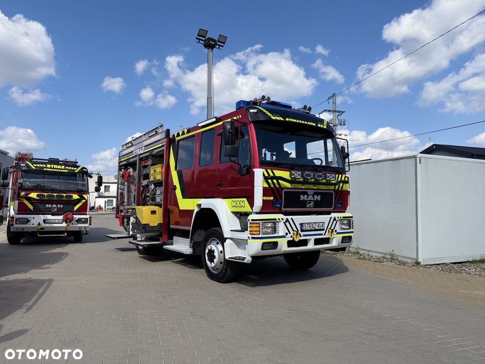 MAN Straż pożarna pojazd pożarniczy wóz strażacki MAN L80 GBA średni terenowy- uterenowiony 4x4 CNBOP 3000l wody + 100l piany reduktor blokady przedniego i tylnego mostu, maszt oświetleniowy - 25