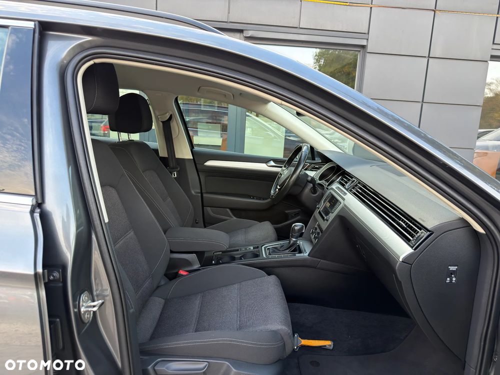 Volkswagen Passat - 22