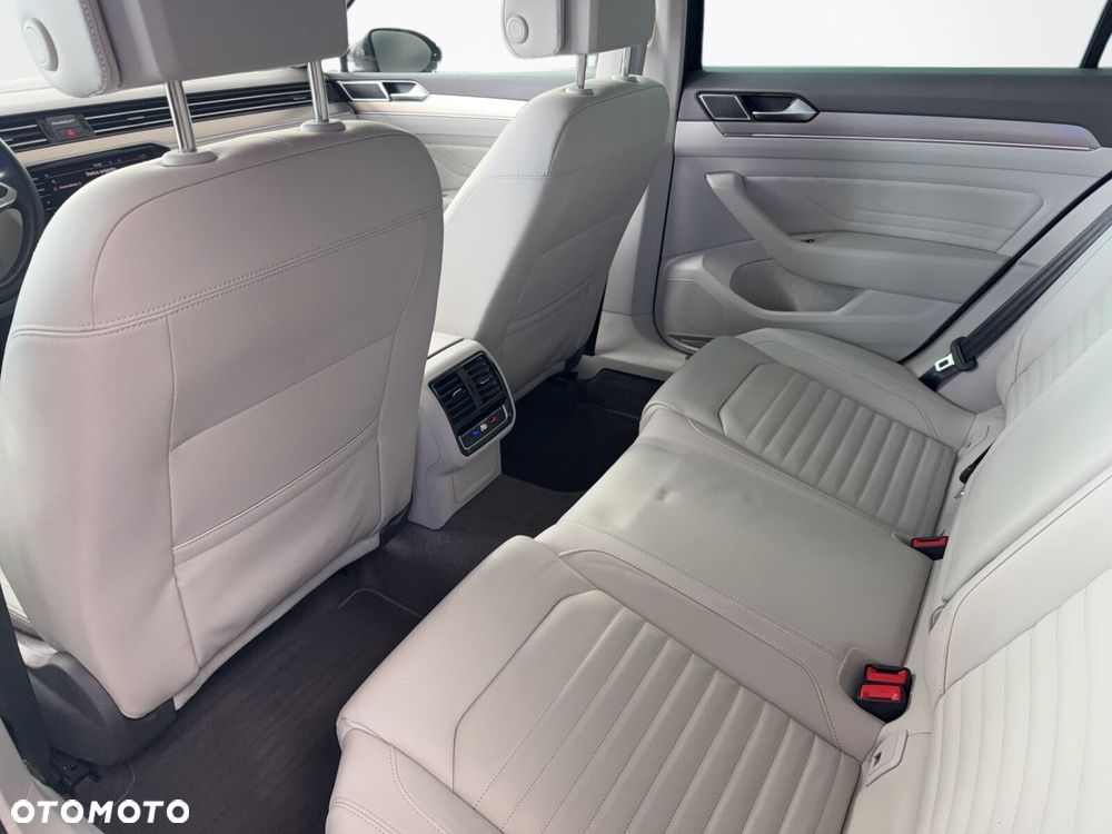 Volkswagen Passat Variant - 13