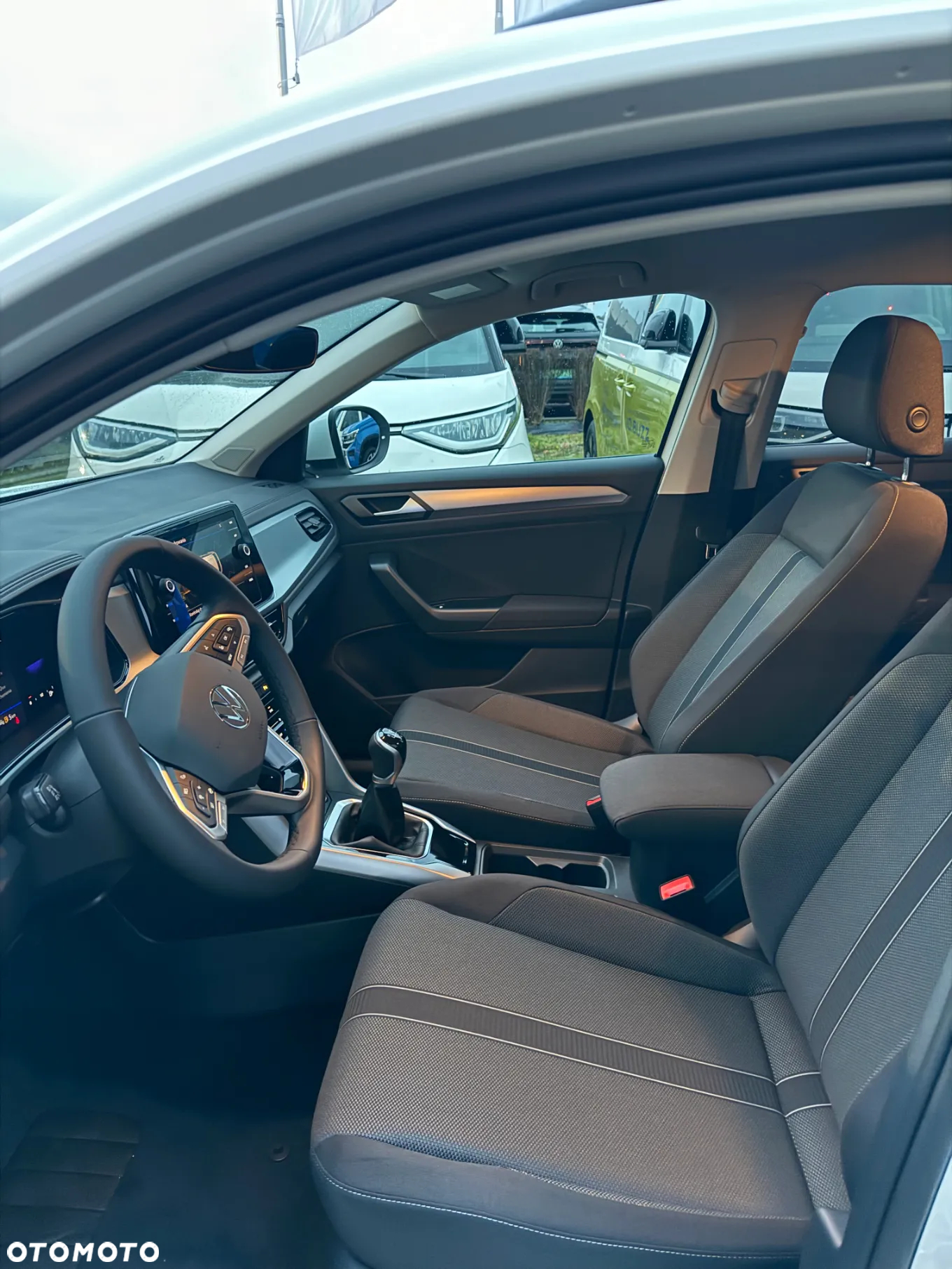 Volkswagen T-Roc - 8
