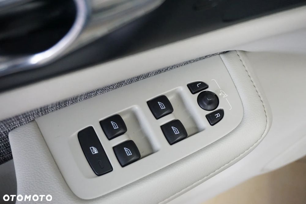 Volvo V60 D3 AWD Geartronic Momentum - 31