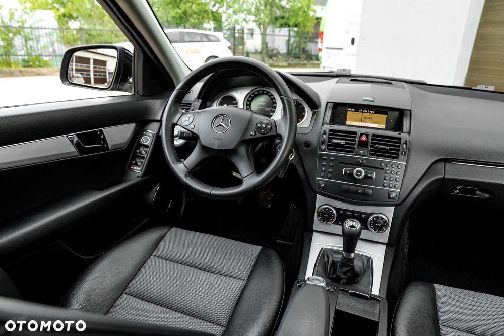 Mercedes-Benz Klasa C 220 CDI DPF Avantgarde - 26