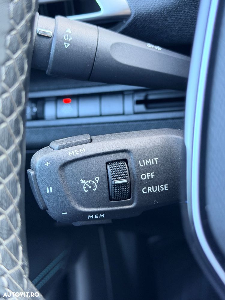 Peugeot 3008 1.2 PureTech Turbo S&S Allure - 30